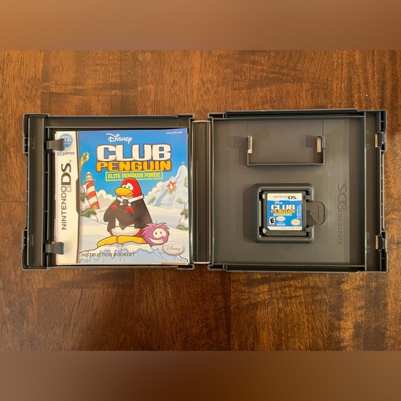 Club Penguin: Elite Penguin Force - Nintendo DS - Picture 2 of 2